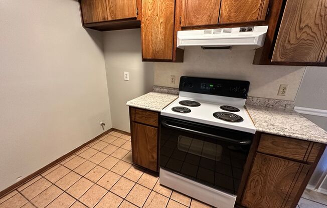 3 beds, 2 baths, $1,295