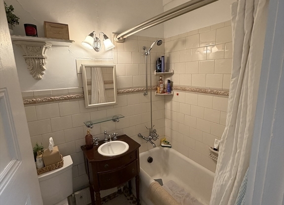 1 bed, 1 bath, 600 sqft, $2,950, Unit 2G
