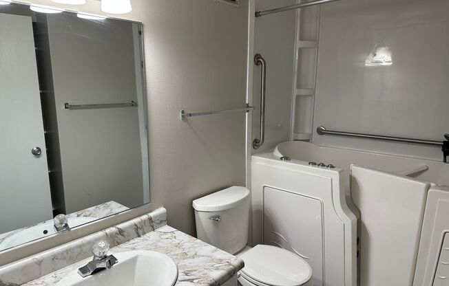 1 bed, 1 bath, 634 sqft, $839, Unit 1919 UC