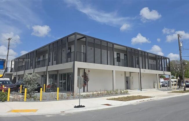 PRIVATE ONE BEDROOM PLUS DEN – BOUTIQUE 8-UNIT COMMUNITY