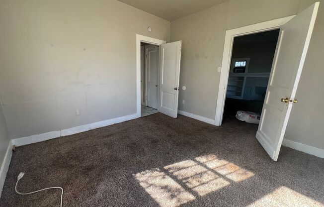 4 beds, 1 bath, $1,250