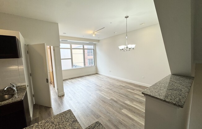2 beds, 1 bath, 855 sqft, $4,200, Unit 518