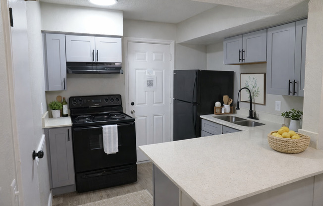 1 bed, 1 bath, 627 sqft, $1,100