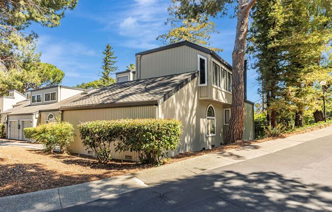 Beautiful Remodeled 3 Bedroom Townhome