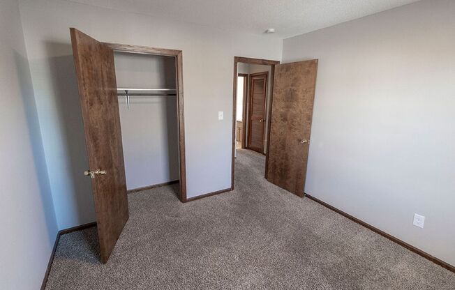 2 beds, 1 bath, $895