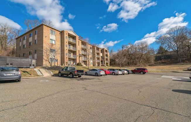 2 beds, 2 baths, 999 sqft, $2,350, Unit I31