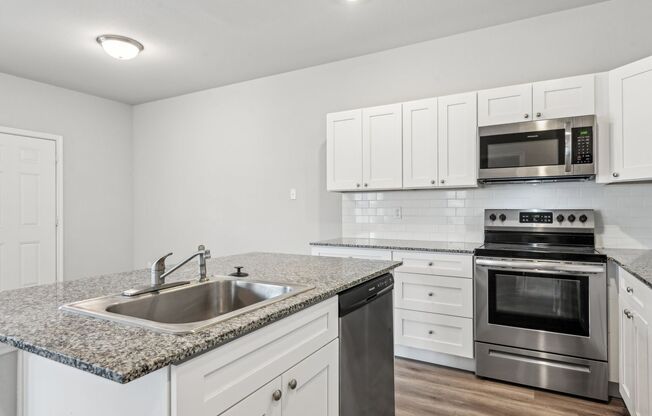 3 beds, 2 baths, $1,598, Unit 1422