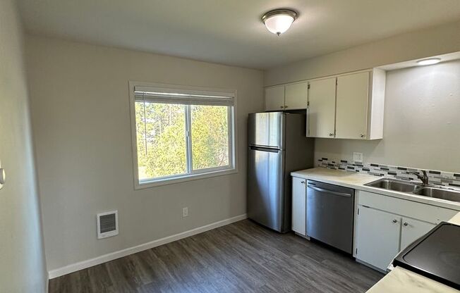 2 beds, 1 bath, 900 sqft, $1,125, Unit #5