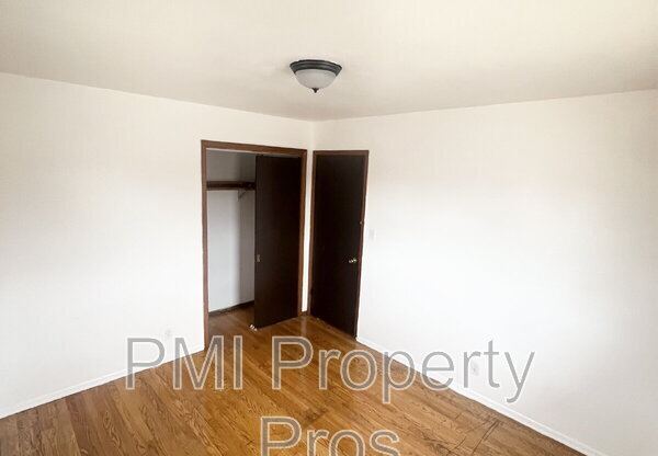 5817 N 76 ST