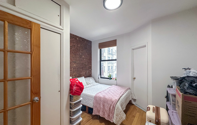 215 E 5 ST
