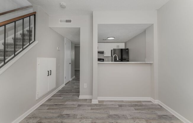 2 beds, 1.5 baths, 1,160 sqft, $949