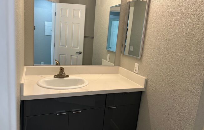 2 beds, 1 bath, 821 sqft, $2,770, Unit D033
