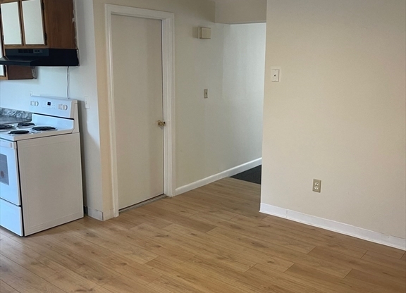 2 beds, 1 bath, 725 sqft, $1,850, Unit 2