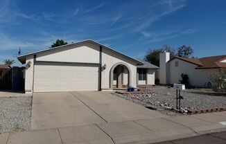 Convenient Chandler location with great backyard!