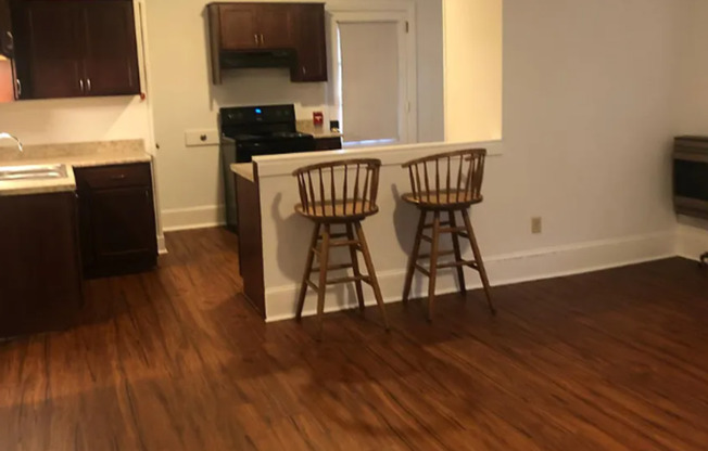 2 beds, 2 baths, $1,350, Unit Apt 1