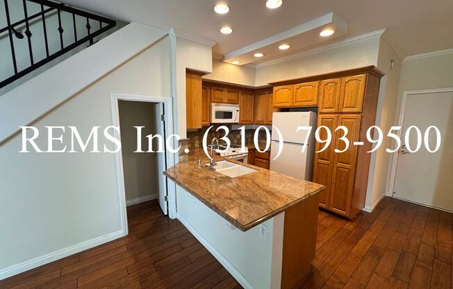 Refurbished Townhome with Laundry Hookups and Garage parking