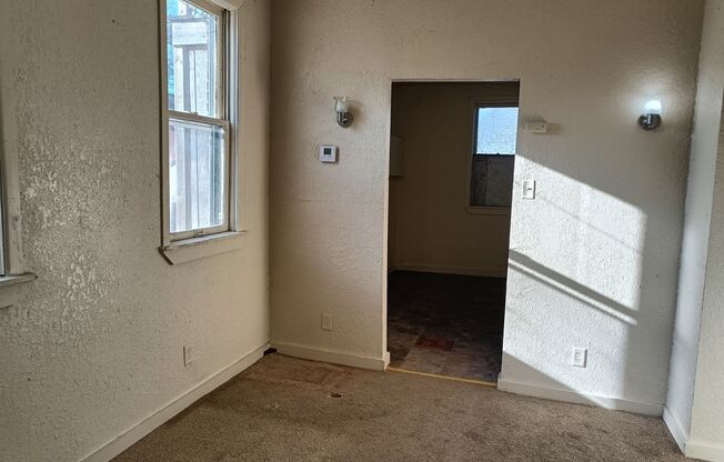 2 beds, 1 bath, $895, Unit Lower Rear