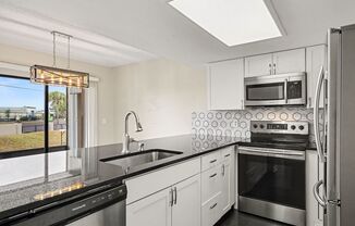 1011 CLEARMONT ST NE