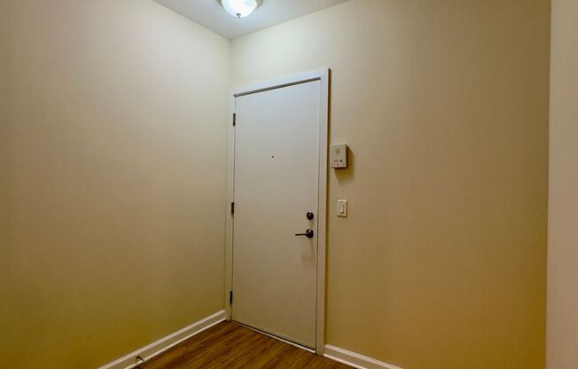 2 beds, 1 bath, 913 sqft, $1,399, Unit 413 Unit 204