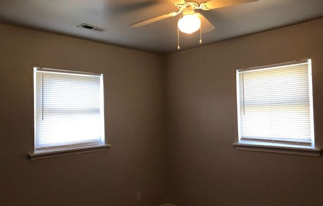 2 Bedroom 1 Bath Home - Recently updated and Minutes to Uptown Charlotte
