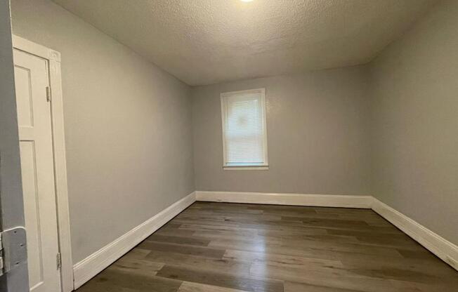 2 beds, 1 bath, 840 sqft, $1,200