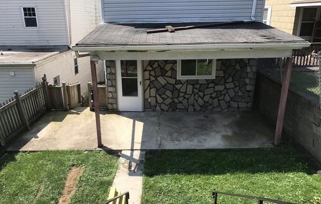 Mt Washington, 2 Bed 1.5 Bath House with Parking, A/C, Patio and More!