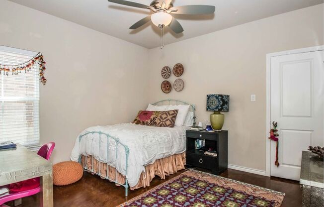 ** MOVE IN 6/28/2026 ** 6 Bedroom 4 Bath Single Family Home, Walking Distance to TCU Campus, Free Monthly Light Housekeeping