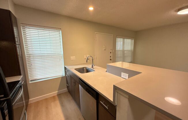 1 bed, 1 bath, 650 sqft, $1,325, Unit SUX-116