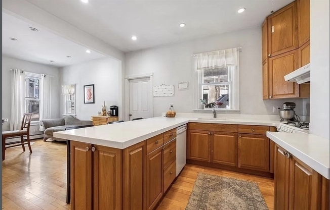 866 E 5 ST