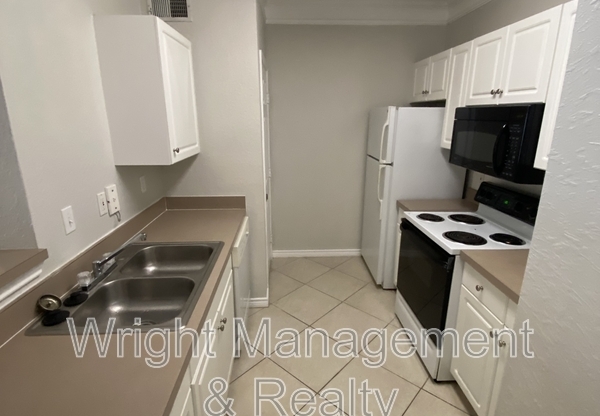 4323 BAYSIDE VLG DR