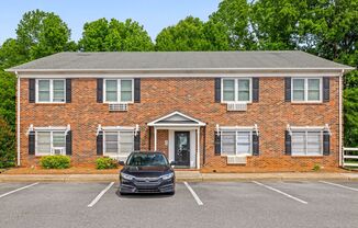 Super cute 1-bed, 1-bath, condo in Gastonia at Pickwyck Place near Hang Time Golf!