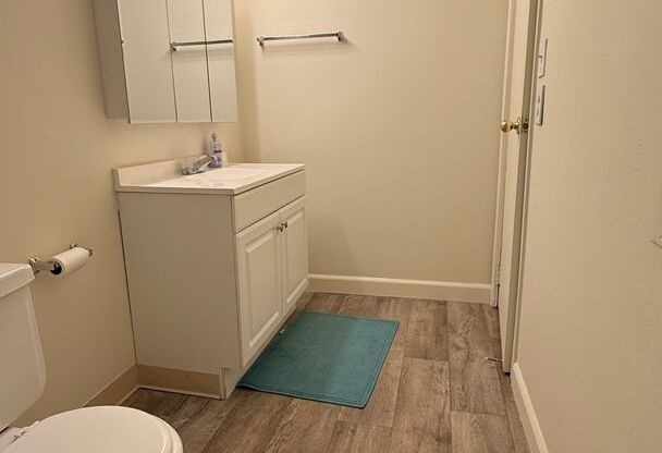 2 beds, 1 bath, 880 sqft, $795