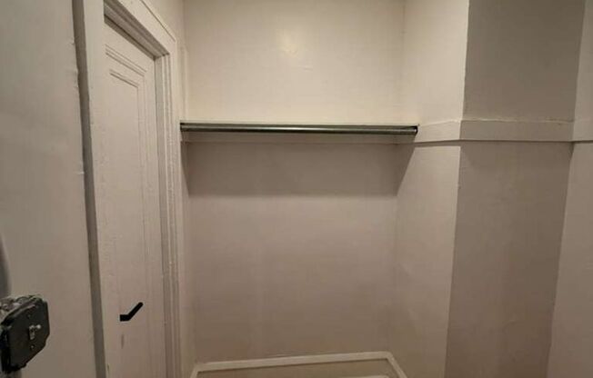 Studio, 1 bath, 500 sqft, $875, Unit Unit 403