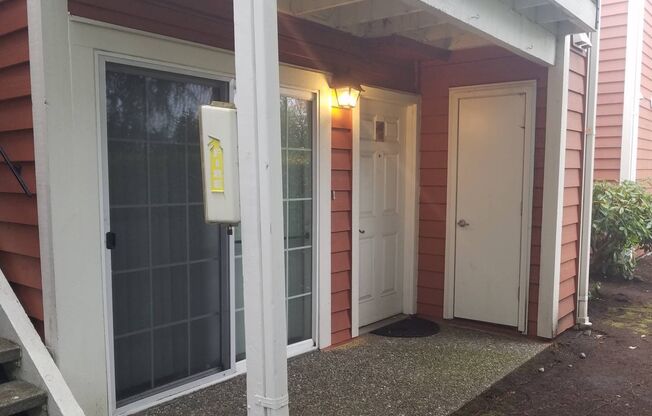 Gorgeous 1 bd Condo located in a prime location of Kent!