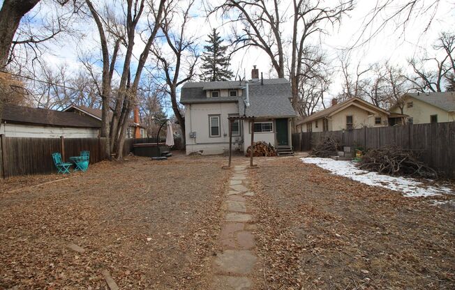 Adorable 3bdrm Downtown Bungalow