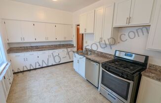 3 beds, 1 bath, 1,320 sqft, $1,495