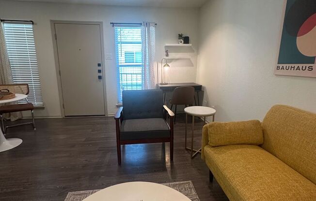 1 bed, 1 bath, 672 sqft, $1,100, Unit 112