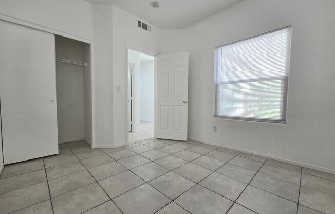 3 beds, 3 baths, $1,850, Unit Unit 1015 UNIT B BLDG 7