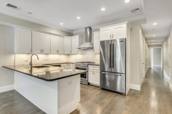 205 W 8 ST