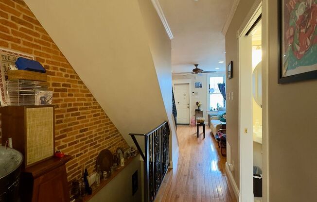Charming 2Bed/1Bath Single-Family Apartment