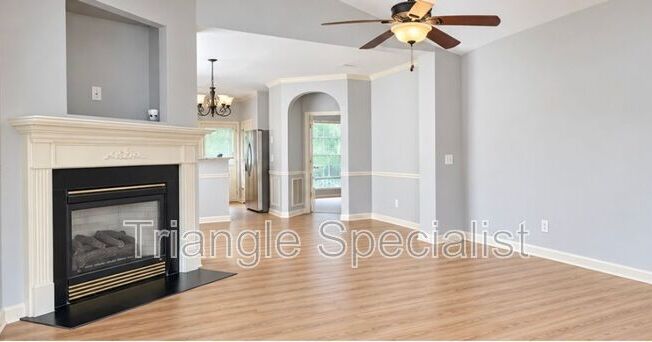 5513 CREEKDALE CIR