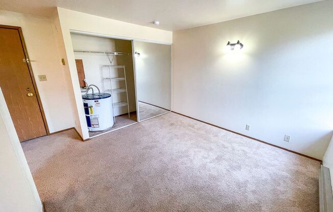 Studio, 1 bath, 413 sqft, $1,395, Unit 410