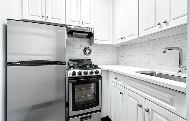 1 bed, 1 bath, $4,250, Unit 15P