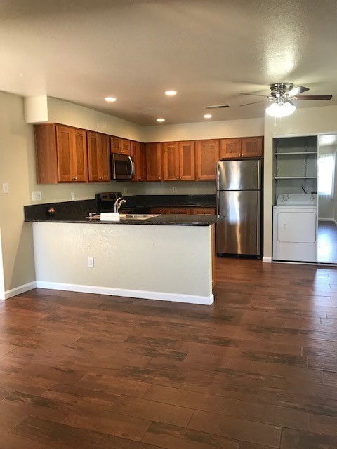 1 bed, 1 bath, 700 sqft, $1,730, Unit 244
