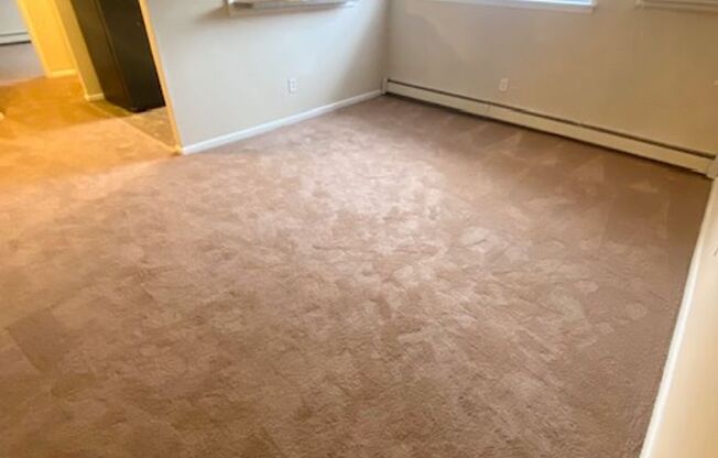 1 bed, 1 bath, 550 sqft, $1,195, Unit H01