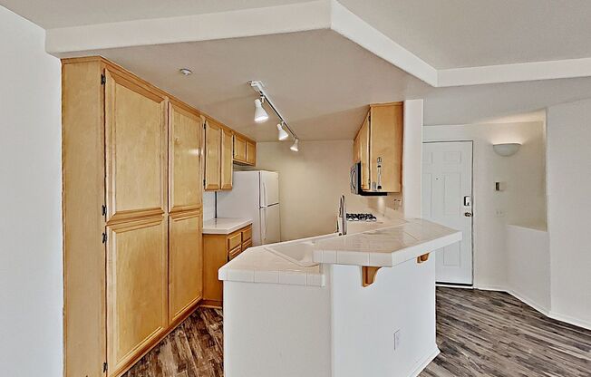 Spacious 2-Bedroom, 2-Bathroom Condo for Rent – Scripps Highlands