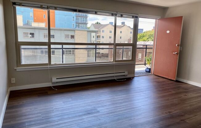 700 E Mercer