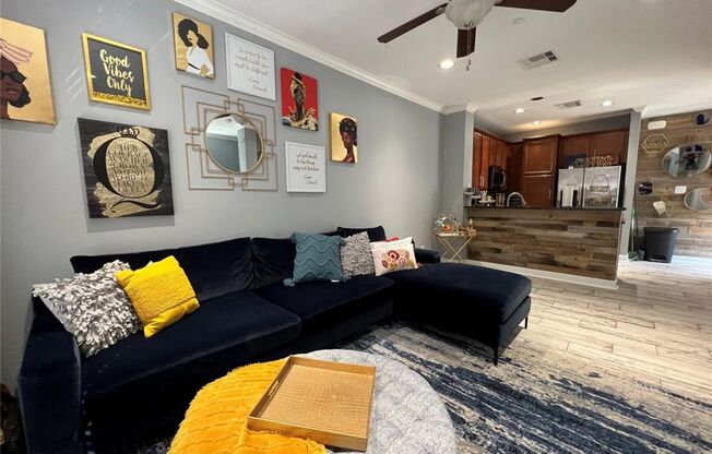 Stunning Townhome Near Medical Center!