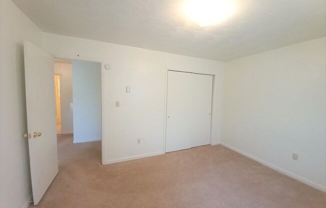 2 beds, 1 bath, 903 sqft, $1,170, Unit K-12