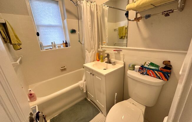 Studio, 1 bath, 300 sqft, $1,425, Unit Unit 605